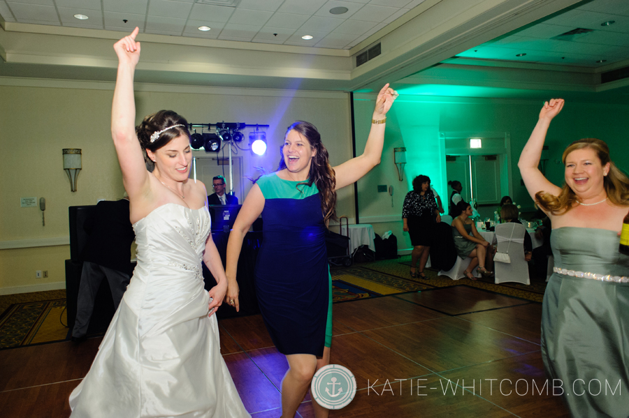 bride dances at doubletree by hilton