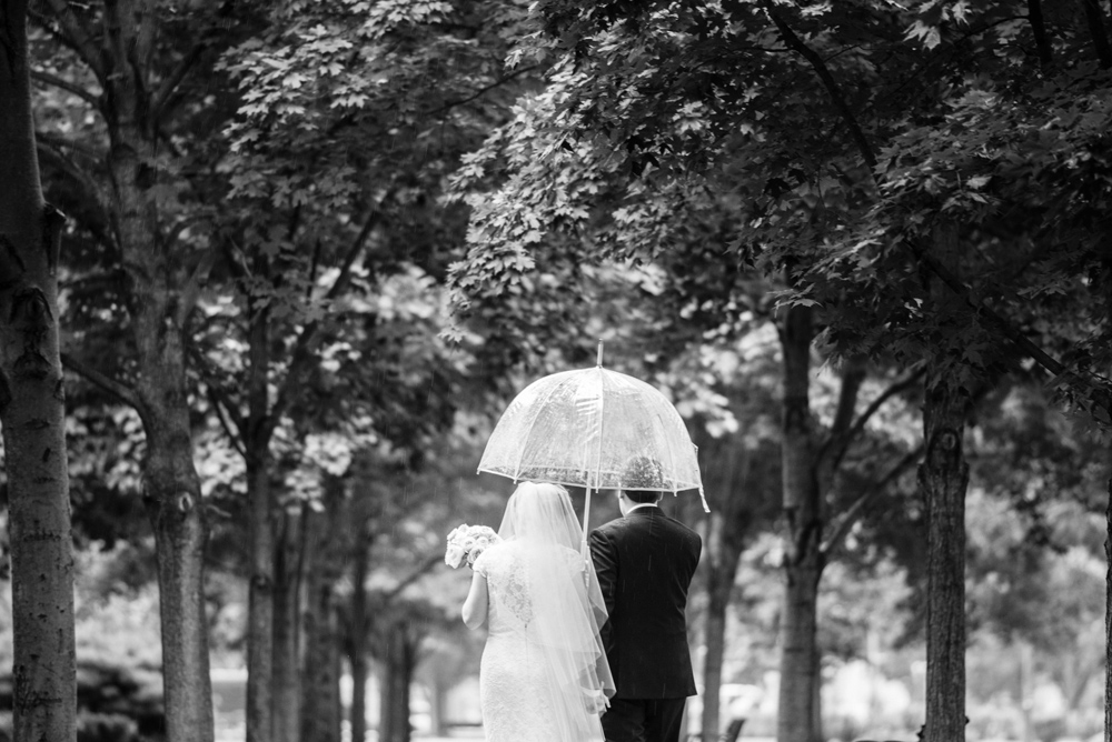 navy blush rainy notre dame wedding