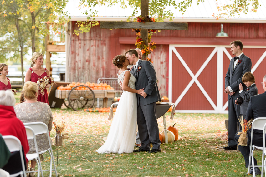 Patchwork Quilt Inn fall barn wedding middlebury indiana