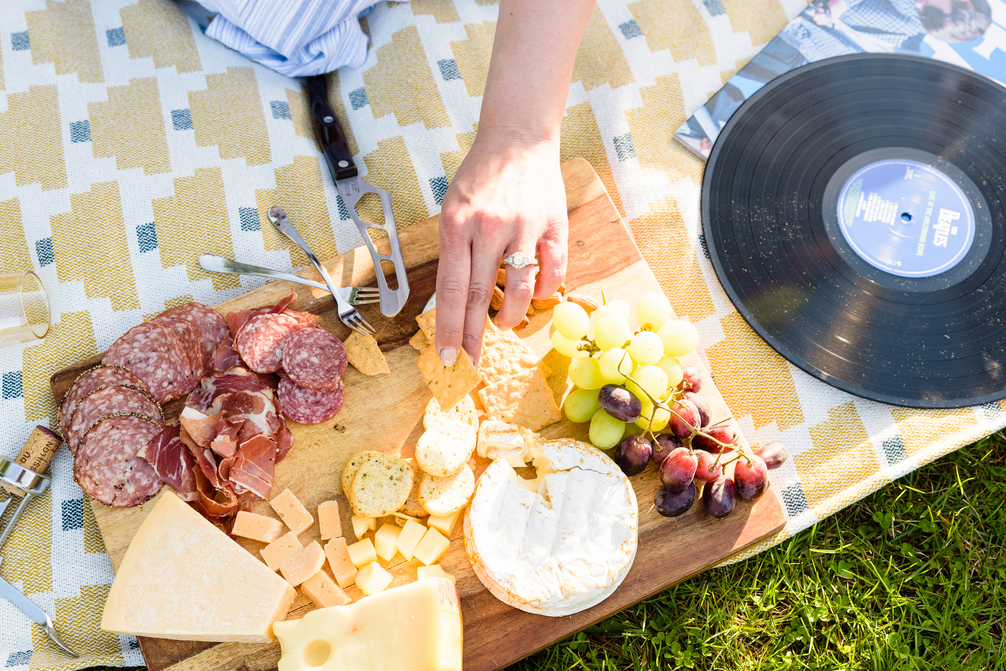 picnic styled engagement session at St Patrick's Park