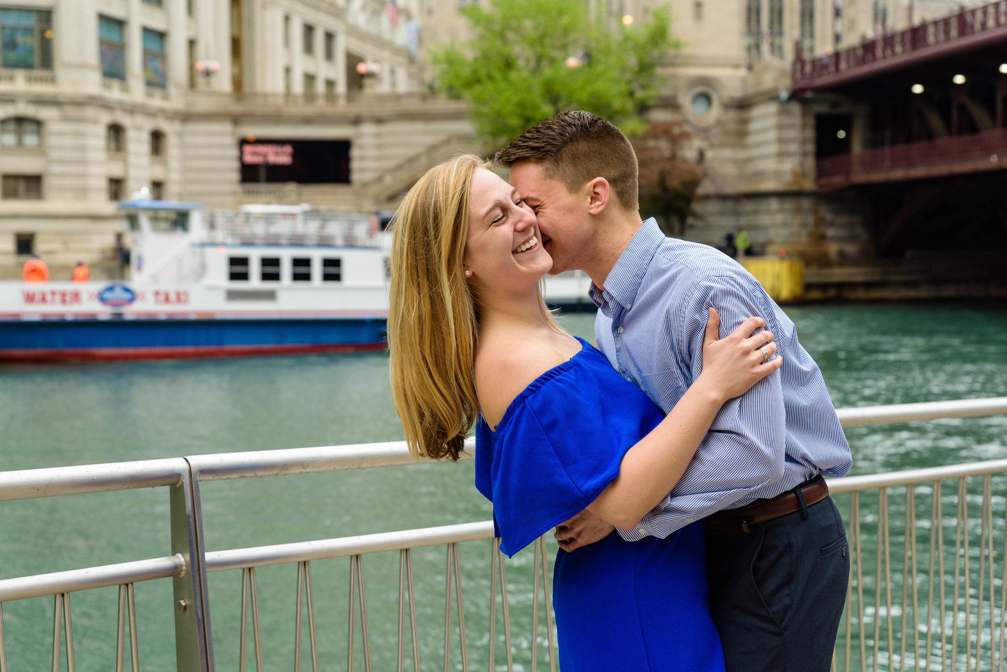 Engagement session at the Chicago Riverwalk